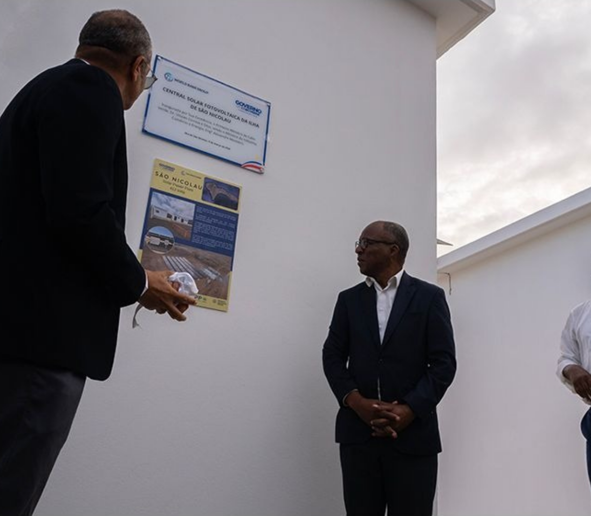 O ato de inauguração contou com a presença de representantes do Estado de Cabo Verde, entre eles o Primeiro-Ministro, José Ulisses Correia e Silva, e o Ministro da Indústria, Comércio e Energia, que presidiram a cerimônia oficial.