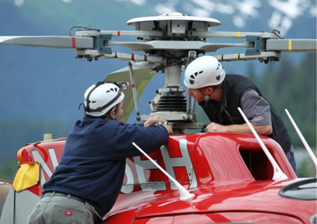 Operación Monte Trigo - Operación de montaje y ajuste del rotor y las palas del helicóptero.