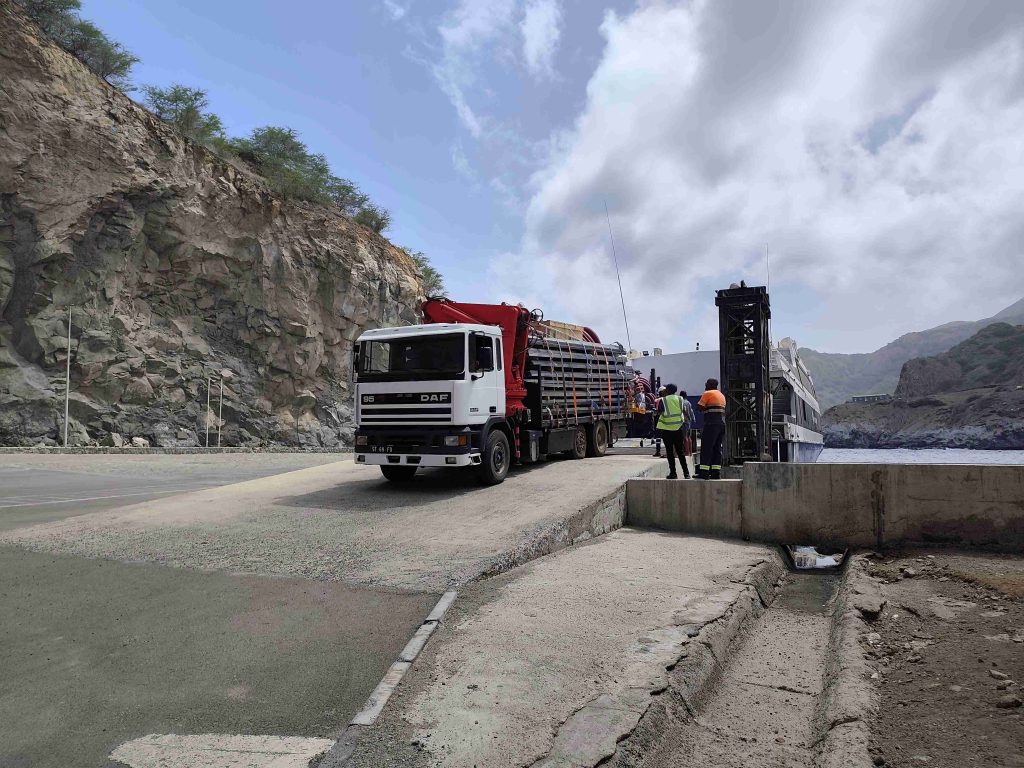 La planificación logística permitió la de la ejecución del proyecto sin retrasos en el transporte de materiales a Cabo Verde y entre islas.