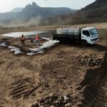 Maquinaria de movimiento de tierras trabajando en la construcción de central solar fotovoltaica de Achada Barnel, en Ribeira Grande de Santiago (junio de 2026).