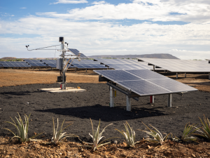 Una planta fotovoltaica de 6 MW en una red cuyo pico ronda los 15 MW puede llegar a suponer el 30–40% de la generación total.